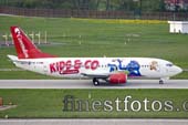 corendon-airlines.boeing-737-3q8.tc-tjb.2012.04.17.imgi2358.cc