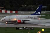 scandinavian-airlines.boeing-737-683-ln-rpa-2012.09.10.img_2783.cc
