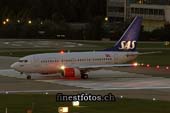 scandinavian-airlines.boeing-737-683.ln-rpz.2012.09.10.img_2794.cc